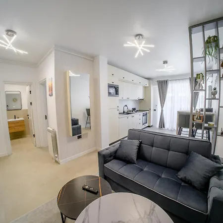 Alezzi Odyssey Pool&spa By Ingrid Năvodari